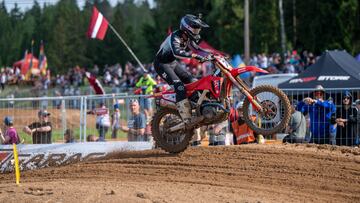Rubén Fernández, con la Honda en el MXGP de Letonia.