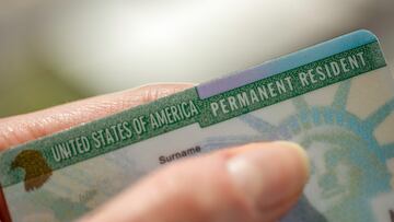 Este 2025, los extranjeros que llegan a cierta edad deben renovar su Tarjeta de Residente Permanente, conocida como Green Card.