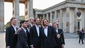 BERLIN, GERMANY - SEPTEMBER 18: Laver Cup Team Europe takes a selfie during a photoshoot ahead of Lavar Cup at Brandenburger Tor on September 18, 2024 in Berlin, Germany. (Photo by Maja Hitij/Getty Images for Laver Cup)