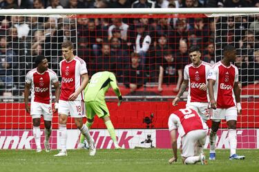 Huntelaar aumenta la crisis del Ajax