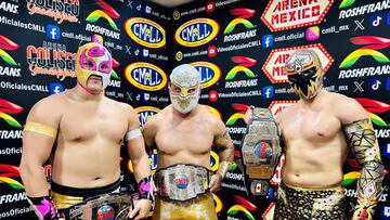 El Sky Team posa con el campeonato Mundial de Tríos.