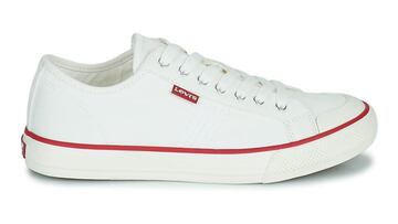 Las zapatillas Levi’s Hernández al estilo ‘Converse’ que no salen de las tendencias están disponibles en Amazon.