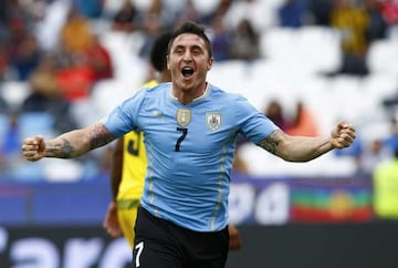 El talentoso futbolista uruguayo es otro de los que tiene un apodo poco común que hace referencia a una verdura. Este sobrenombre lo adquirió cuando jugaba con el Peñarol, pues decían que gracias a sus regates hacía llorar a la defensa rival.